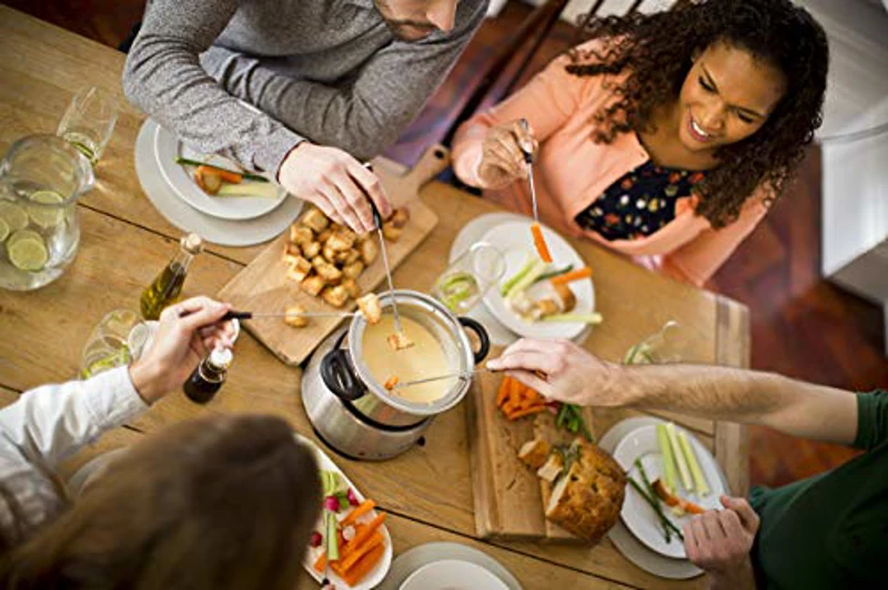 Russell Hobbs Fondue Fiesta - Fondue Eléctrica Para Fundir Chocolate o Queso, Capacidad 1,7L, Temperatura Ajustable, Función Mantener Calor, Incluye 6 Tenedores, Acero Inoxidable, 1200 W - 22560-56 - Imagen 2