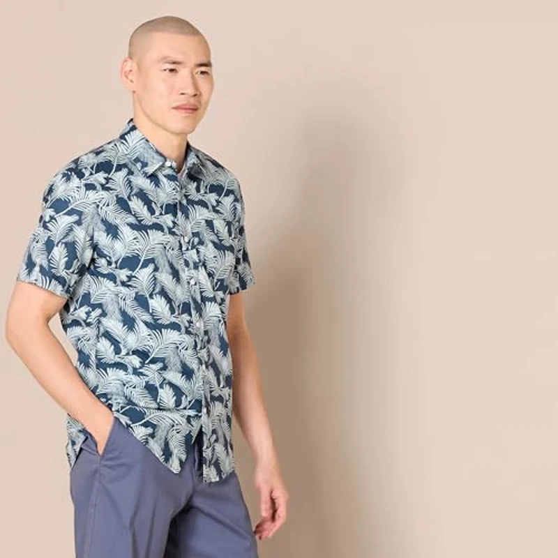 Amazon Essentials Camisa de Corte Ceñido con Mangas Cortas, Botones y Estampado Hombre, Azul Marino Hoja de Palmera, S - Imagen 2