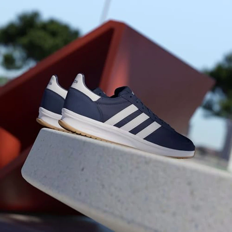 adidas Run 70S 2.0 Shoes, Zapatos Hombre, Dark Blue/Cloud White/Cloud White, 42 2/3 EU - Imagen 2