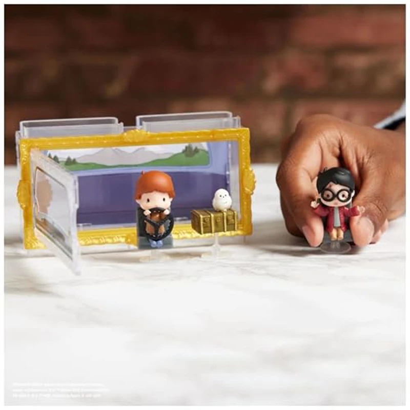 WIZARDING WORLD - PACK 3 FIGURAS HARRY POTTER WIZARDING WORLD MICRO MAGICAL MOMENTS: HARRY, RON Y HEDWIG + CAJA COCHE VOLADOR DEL AÑO 2 DE EXHIBICIÓN - 6068612 - Juguetes Niños 6 Años + - Imagen 3