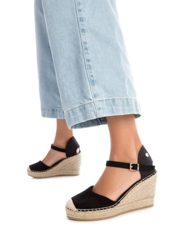 XTI - Sandalias con Cuña Mujer Negro - Calzado Cómodo y Versátil - Moda casual - Modelo 14238205 (Talla 38) - Imagen 2