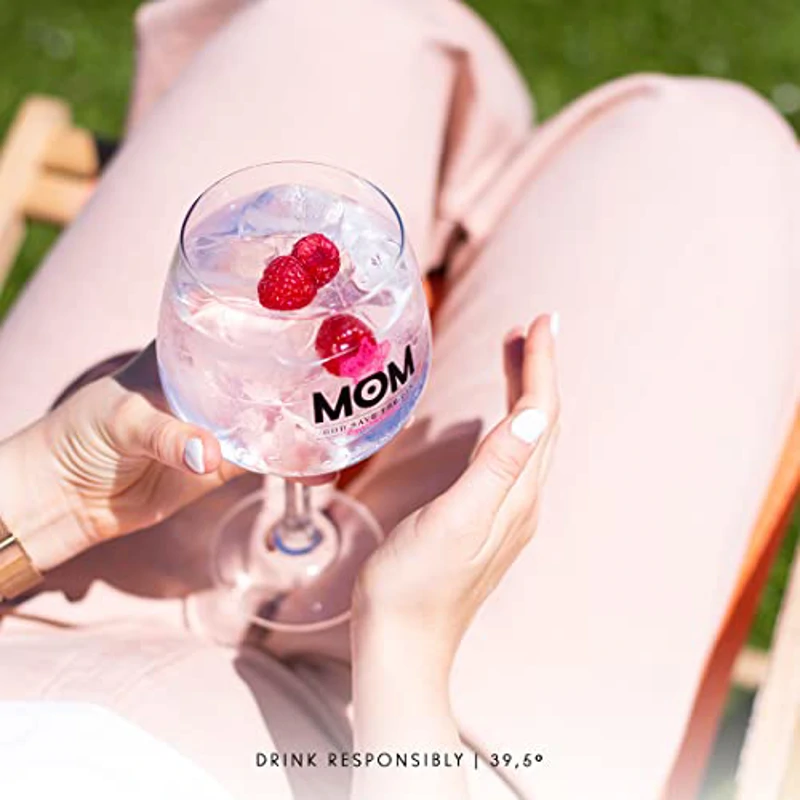 MOM GOD SAVE THE GIN - Ginebra Premium - Elaborada con Frutos Rojos - 700 ml - Imagen 3