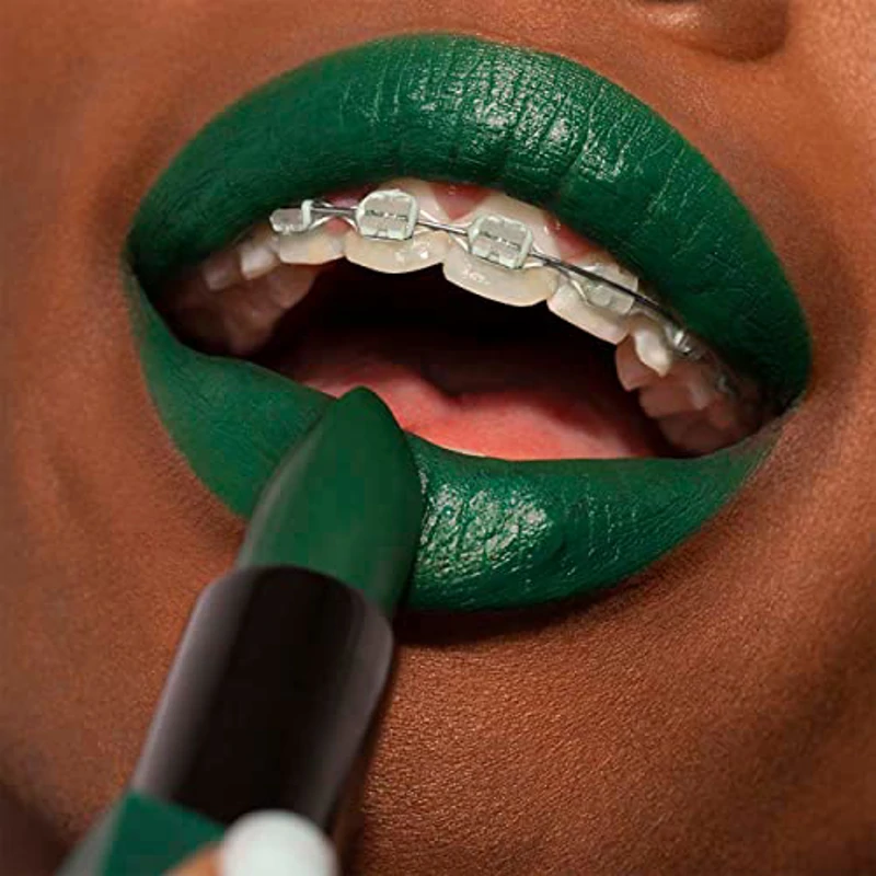 3INA MAKEUP - The Lipstick 734 - Verde - Labial Verde Cremoso - Barra de Labios Mate con Vitamina E y Manteca de Karité de Alta Pigmentación con Olor a Vainilla - Vegan - Cruelty Free - Imagen 3